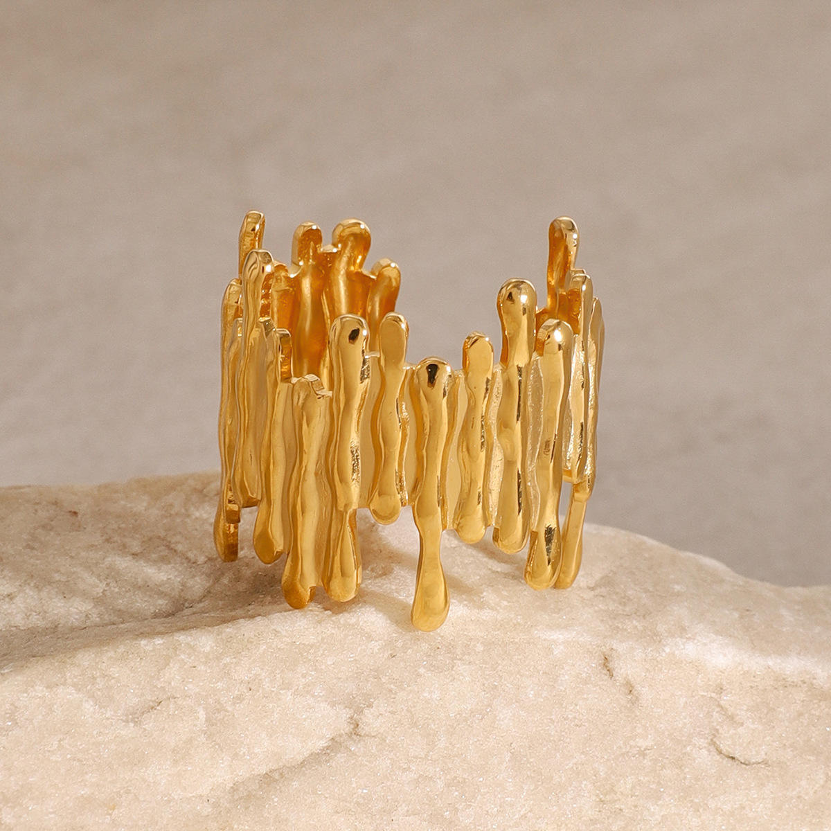 Crest Ring